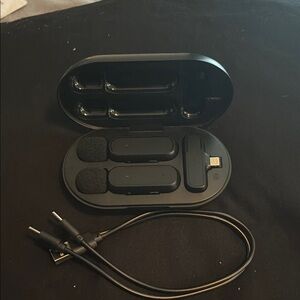 Wireless  lavarliver microphone for iPhone and iPod